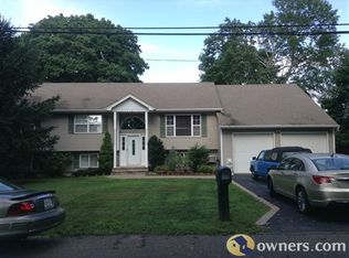 9 Webb Pl, Huntington Station, NY 11746