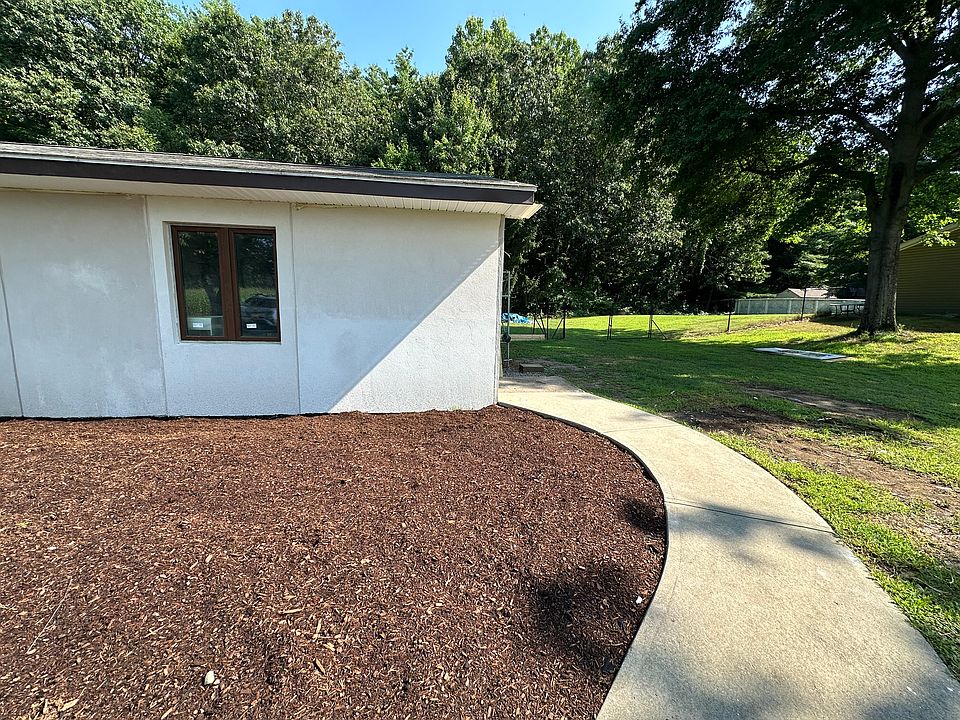 Front with private entrance