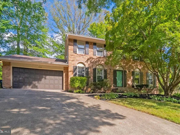 4706 Pinecrest Ct, Dumfries, VA 22025