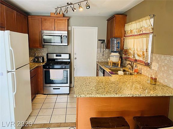 4th image of 1321 Crossdale Ave