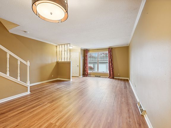 5th image of 11147 Riverbend Ct W