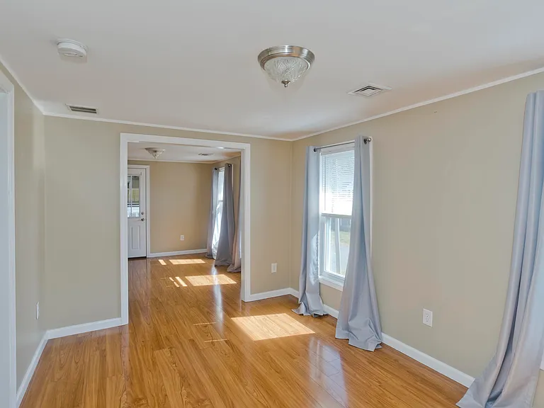 111 Quartus St #2 — Photo 5