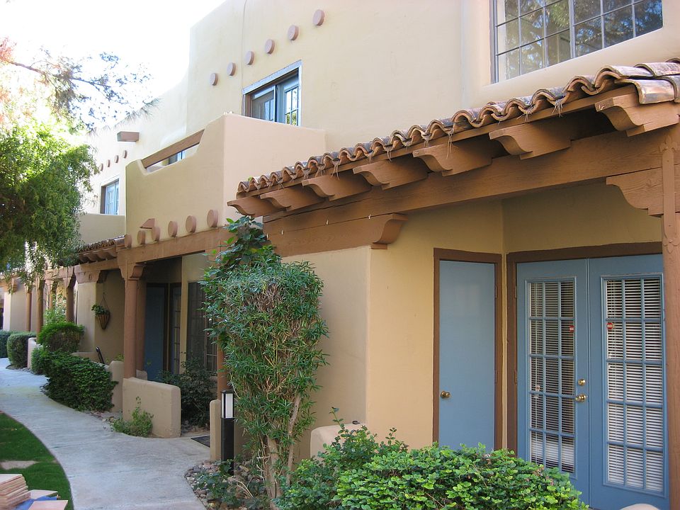 French doors off off the eat-in kitchen