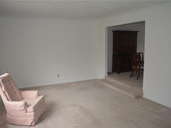 2nd image of 1803 Woodview Ln