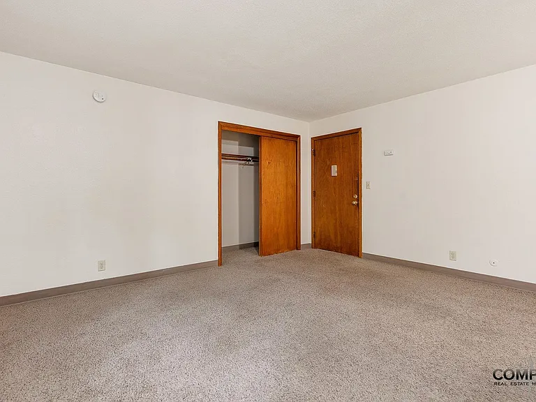 1215 S Dewey St — Photo 17