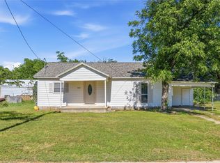 309 S 6th St, Bangs, TX 76823