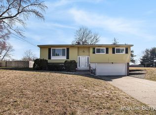 7152 Sunset Ave, Jenison, MI 49428