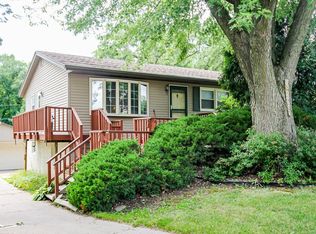 3225 O Ave NW, Cedar Rapids, IA 52405