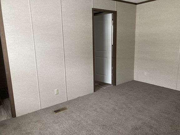 5th image of 472 Ash Ct
