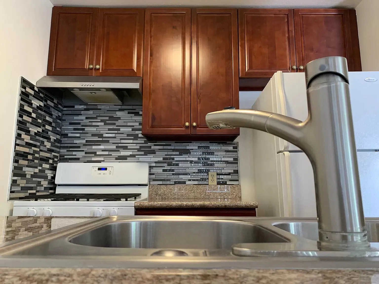 1 bed, 700 sqft, $1,975 — Photo 2