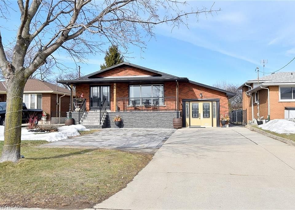 1st image of 682 Mohawk Rd W