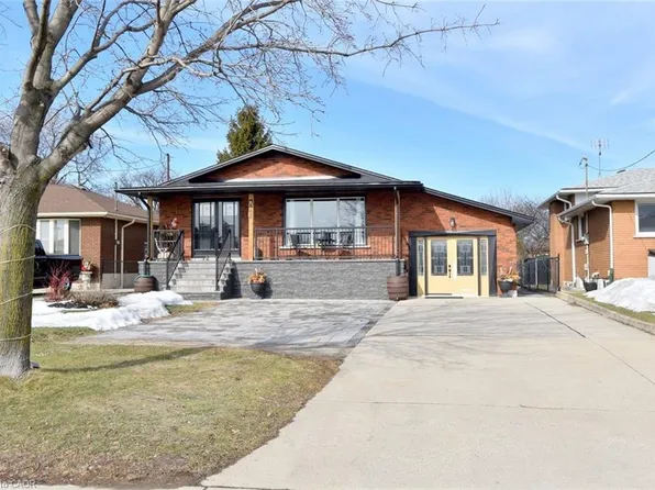 682 Mohawk Rd W, Hamilton, ON L9C 1X8