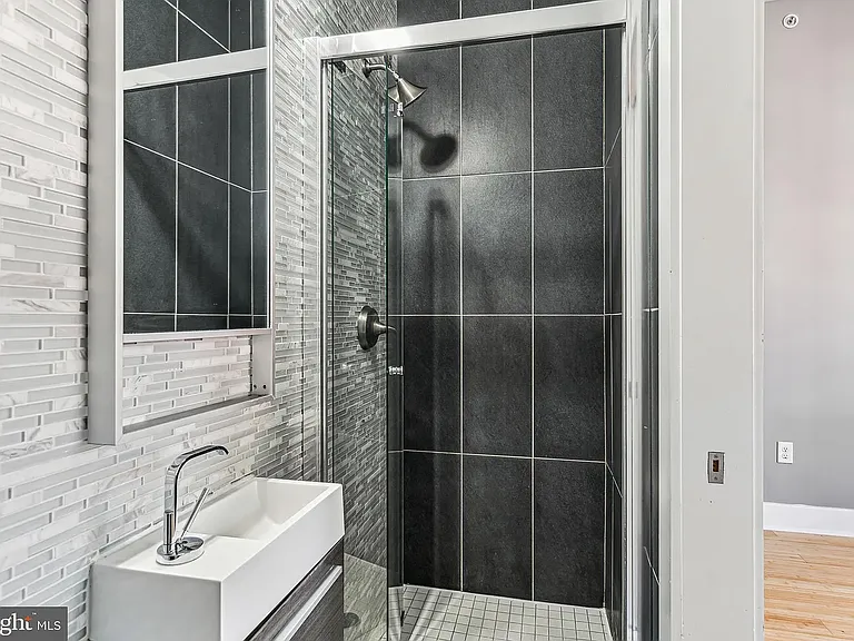 3146 N Broad St #B — Photo 11
