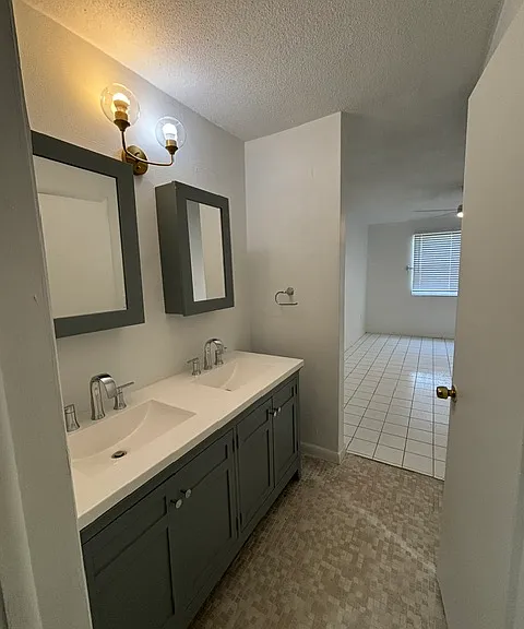 677 SW 9th Ave #105 — Photo 3