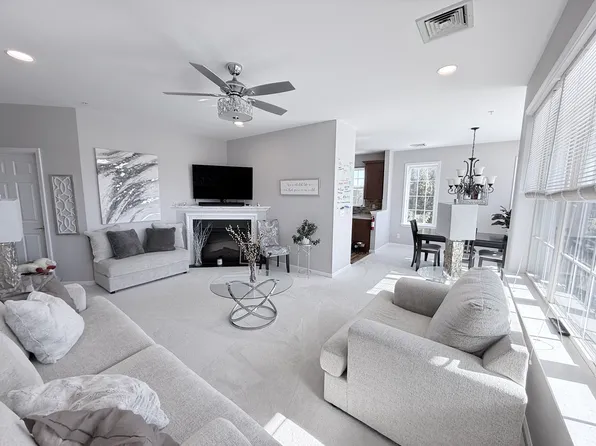 327 Mill Pond Way #327, Eatontown, NJ 07724
