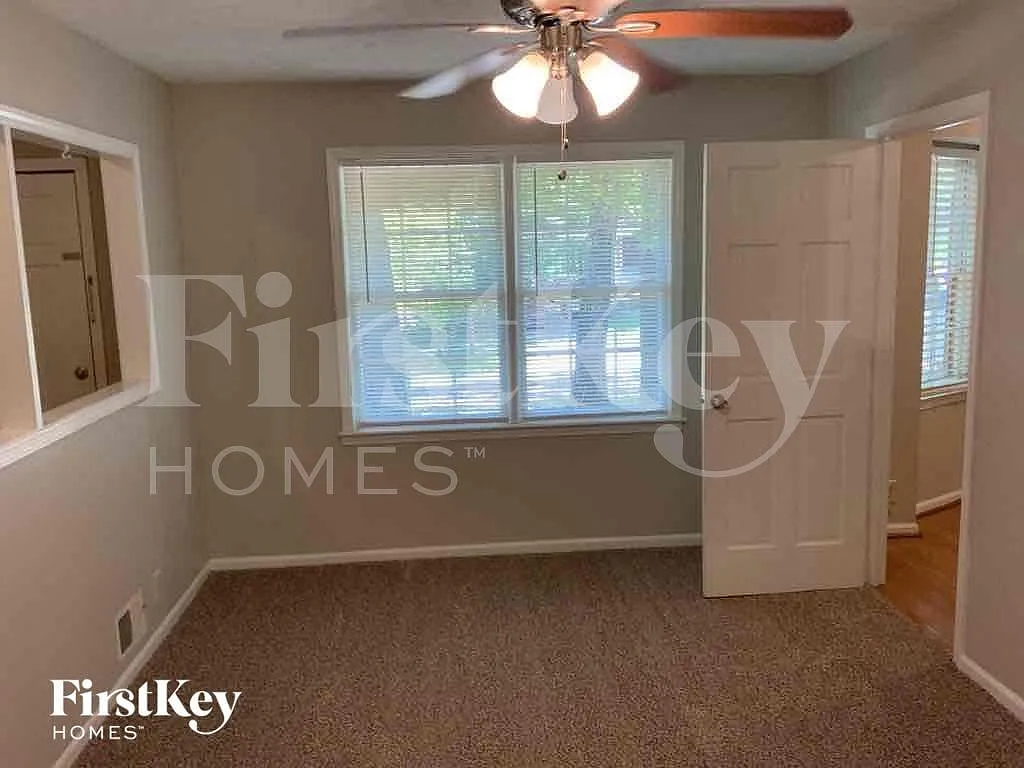 3 bed, 2.0 bath, 1594 sqft, $2,005 — Photo 3