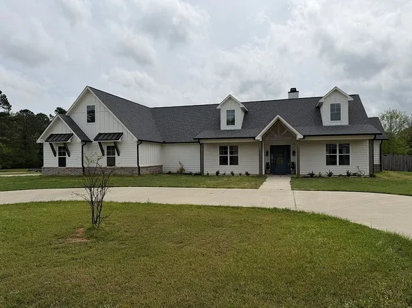 5601 W Kyle Rd, Texarkana, TX 75503