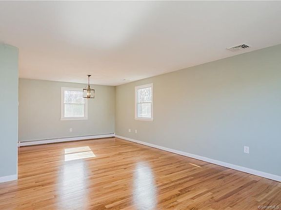 5th image of 91 Crystal Dr