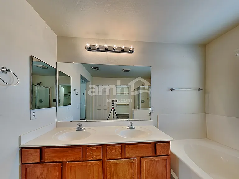 2827 S 74th Dr — Photo 12