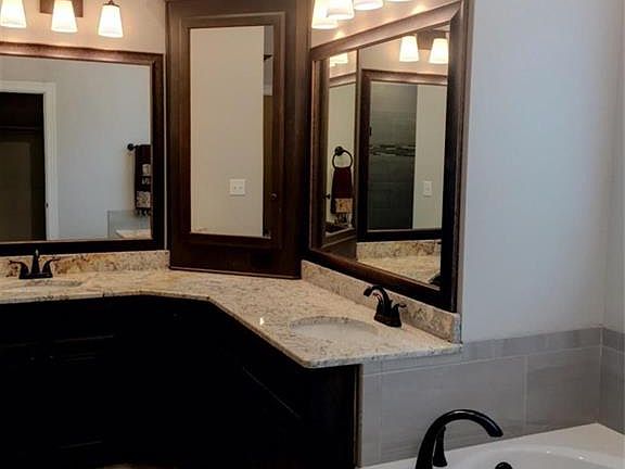 4th image of 755 Fir Wood Ln #18