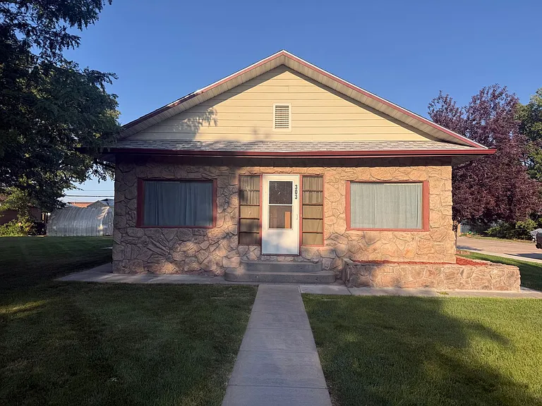 303 Jefferson Ave — Photo 1
