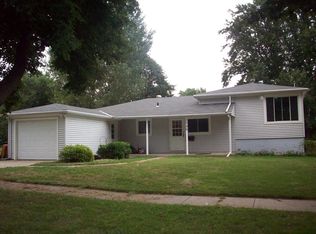 120 9th St SW, Le Mars, IA 51031