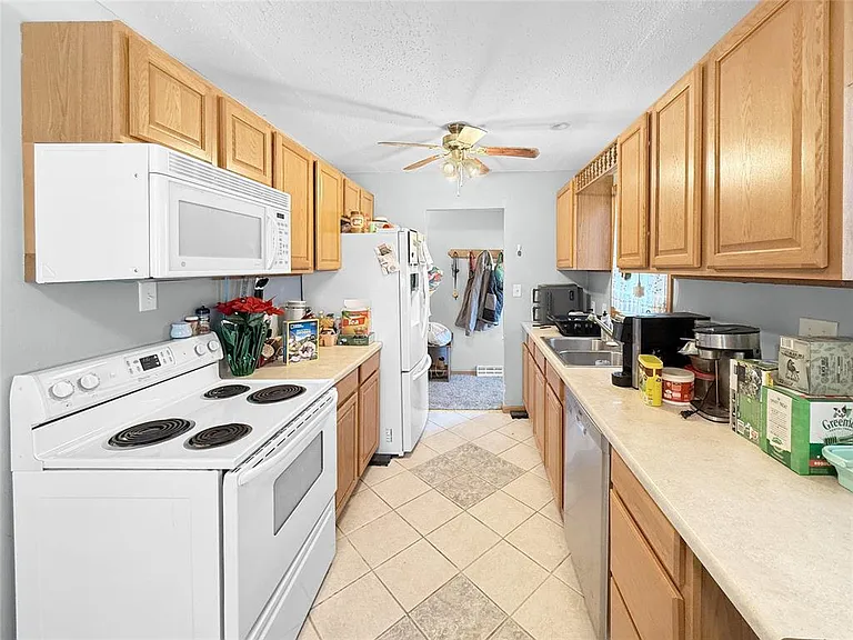311 S Harrison Ave — Photo 4