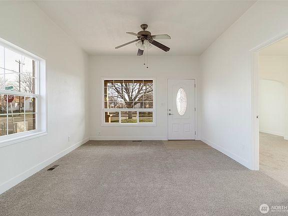 4th image of 347 N 9th Avenue