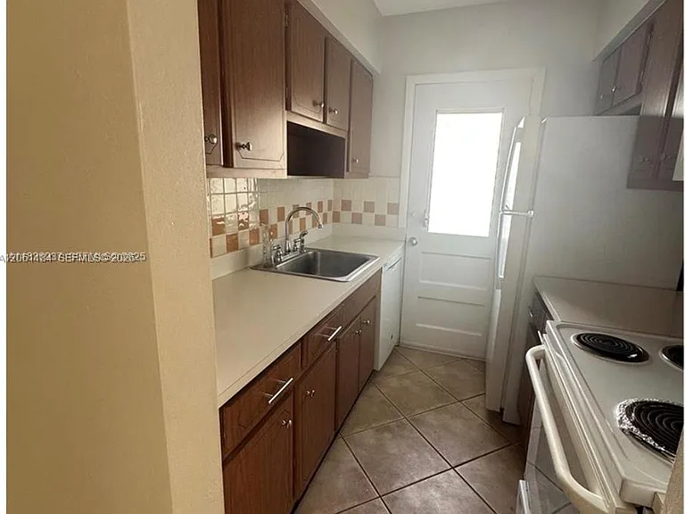 115 Calabria Ave #5 — Photo 6