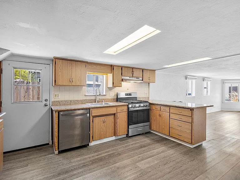 531 Taylor Ave — Photo 5