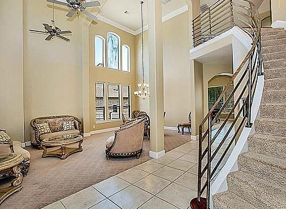 5th image of 1004 Longmeadow Ln