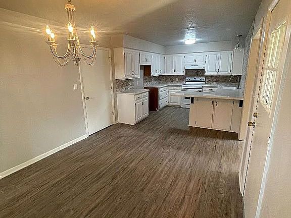 Breakfast area and kitchen