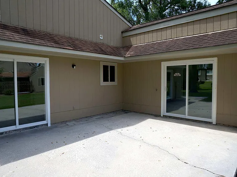 142 Quarterdeck — Photo 18