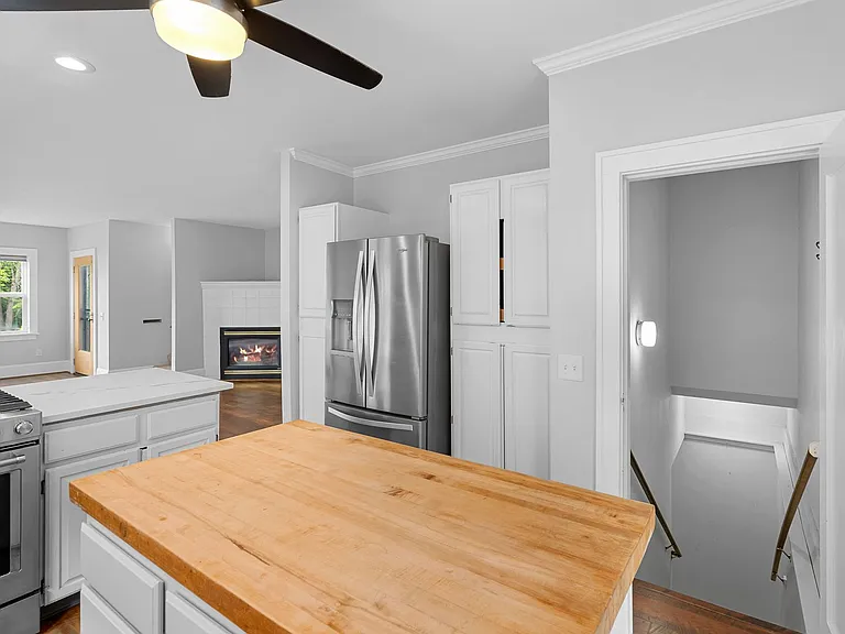 9831 N Edison St — Photo 7