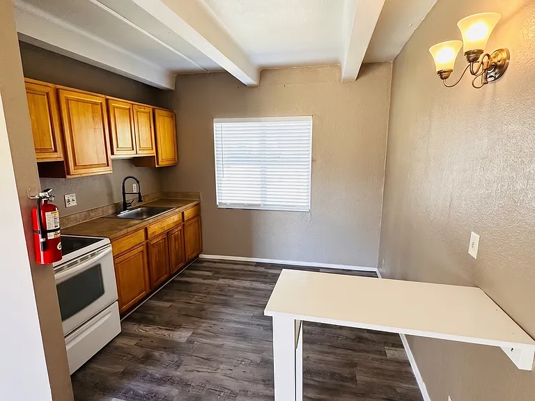 5261 Alhambra Dr #7 — Photo 4
