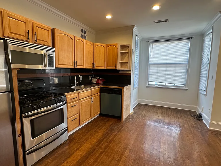 2738 Poplar St #2F — Photo 3