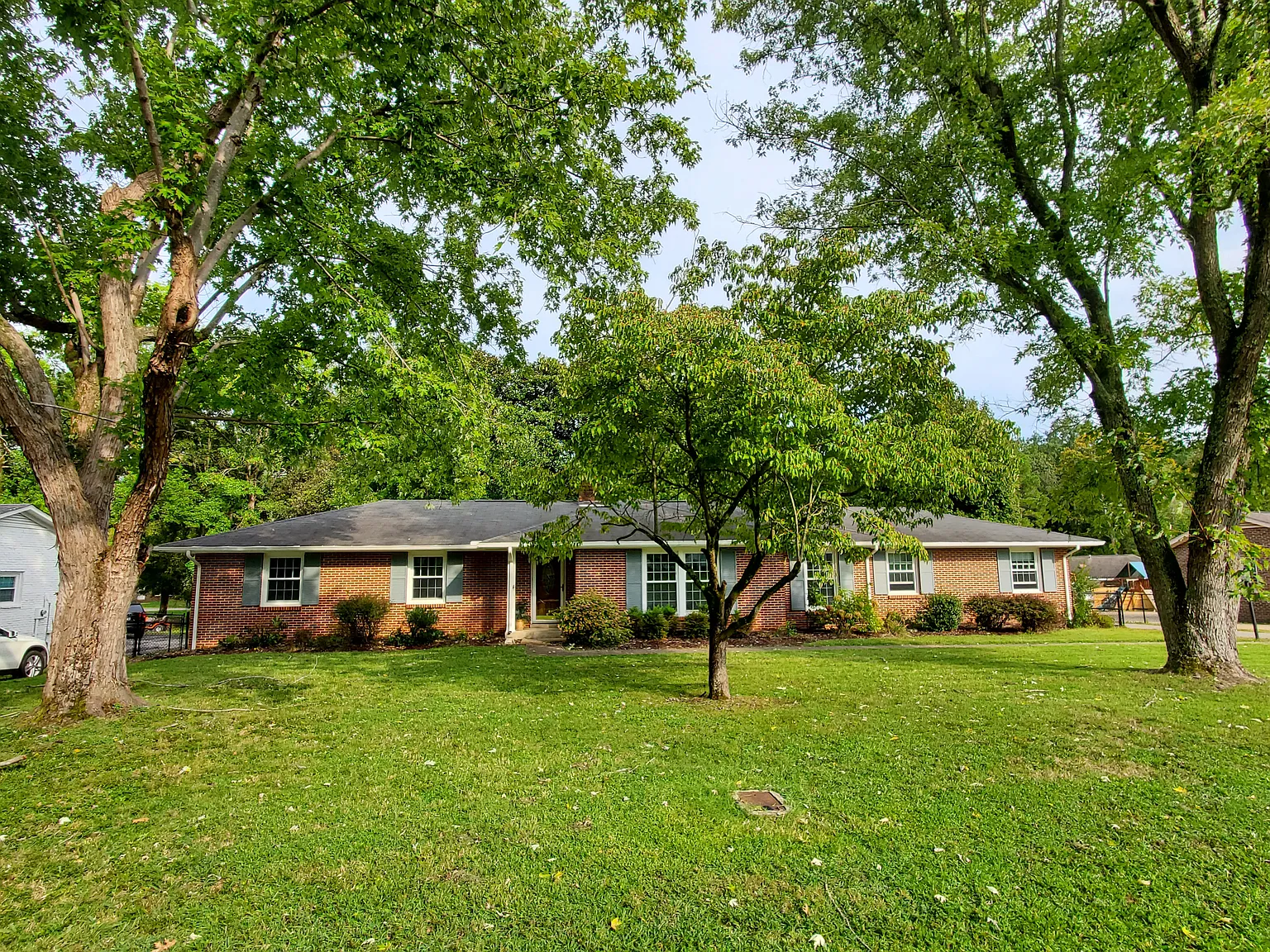 Manor Rd, Columbia — Photo 2