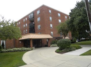 460-4C W Downer Pl, Aurora, IL 60506