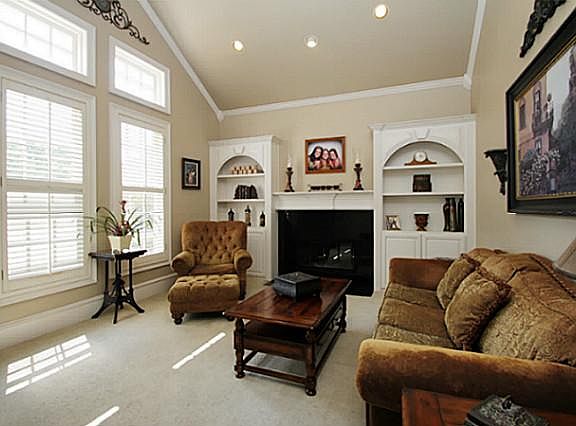 3rd image of 7421 Wellesley Ave
