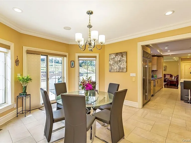 26 Spring Ln — Photo 8