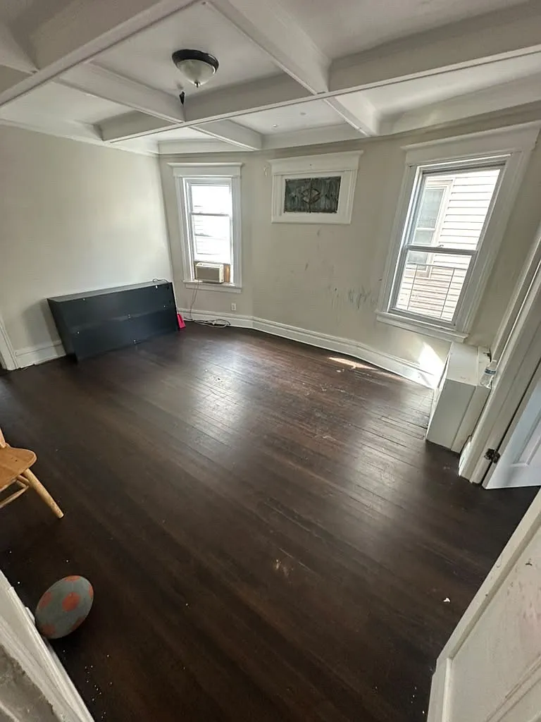 3 bed, $2,050 — Photo 1