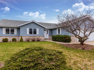 718 Ridge View Dr, Hartford, WI 53027