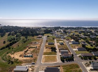 700 Seacrest Dr, Bandon, OR 97411
