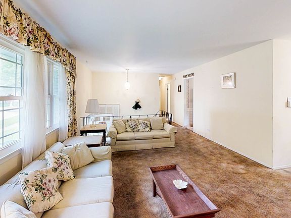 3rd image of 137 N Kitson Dr