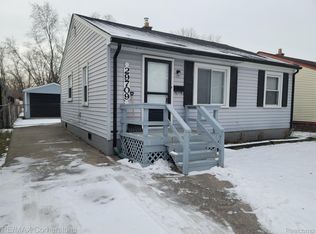 29709 Balmoral St, Garden City, MI 48135
