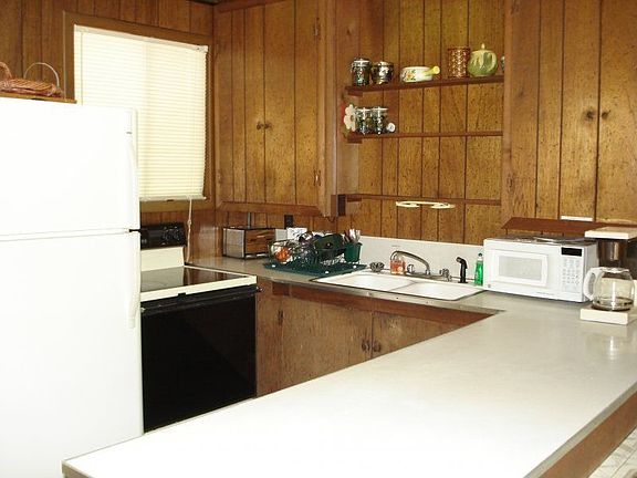 4th image of 101 Deerwood Ct