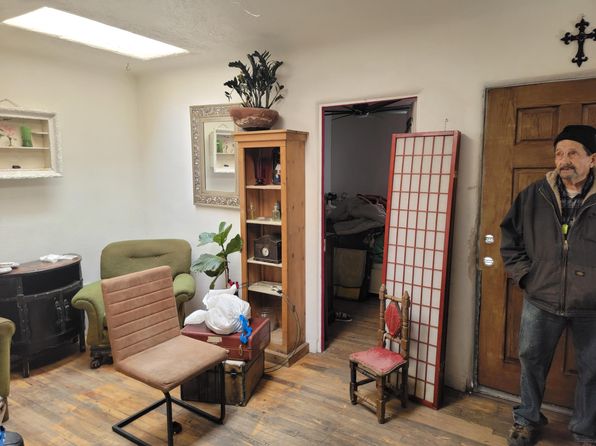 albuquerque-new-mexico-447359645 picture