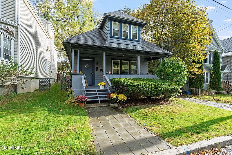 3rd image of 138 Ford Avenue