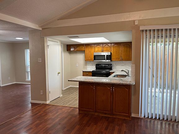 2nd image of 5609 Valley Mills Dr