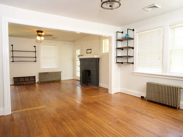 2801 Kenwood Ave — Photo 3